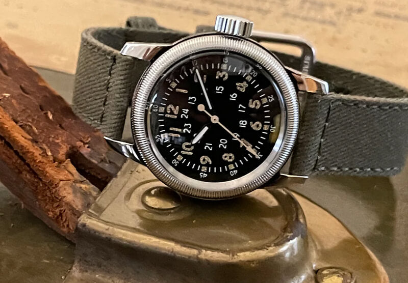 M.R.M.W. (Montre Roroi Militaly Watch/モントルロロイ ミリタリーウォッチ) TYPE A-17 vintage 腕時計