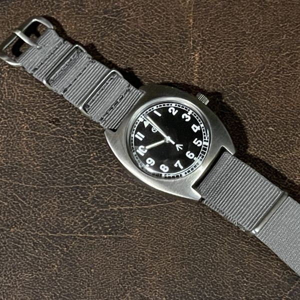 M.R.M.W. (Montre Roroi Militaly Watch/モントルロロイ ミリタリーウォッチ)/ROYAL ARMY W-10/クオーツ/ 腕時計/221130