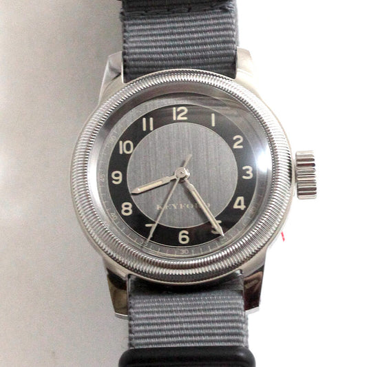 M.R.M.W. (Montre Roroi Militaly Watch/モントルロロイ ミリタリーウォッチ) TUXEDO DIAL GRAY 腕時計