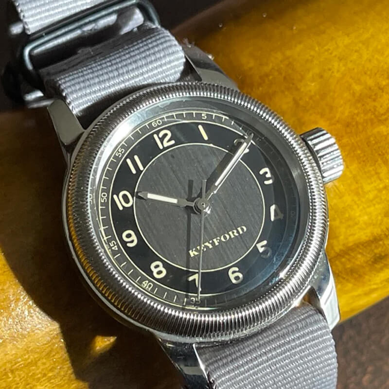 M.R.M.W. (Montre Roroi Militaly Watch/モントルロロイ ミリタリーウォッチ) TUXEDO DIAL GRAY 腕時計