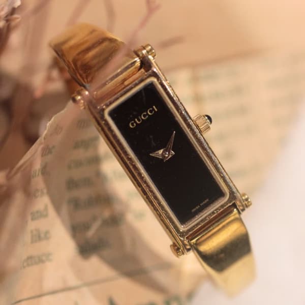 GUCCI グッチ 時計 1500L シルバー バングル 美品 黒文字盤 GUCCI グッチ 時計 1500L シルバー バングル 黒文字盤 - メルカリ