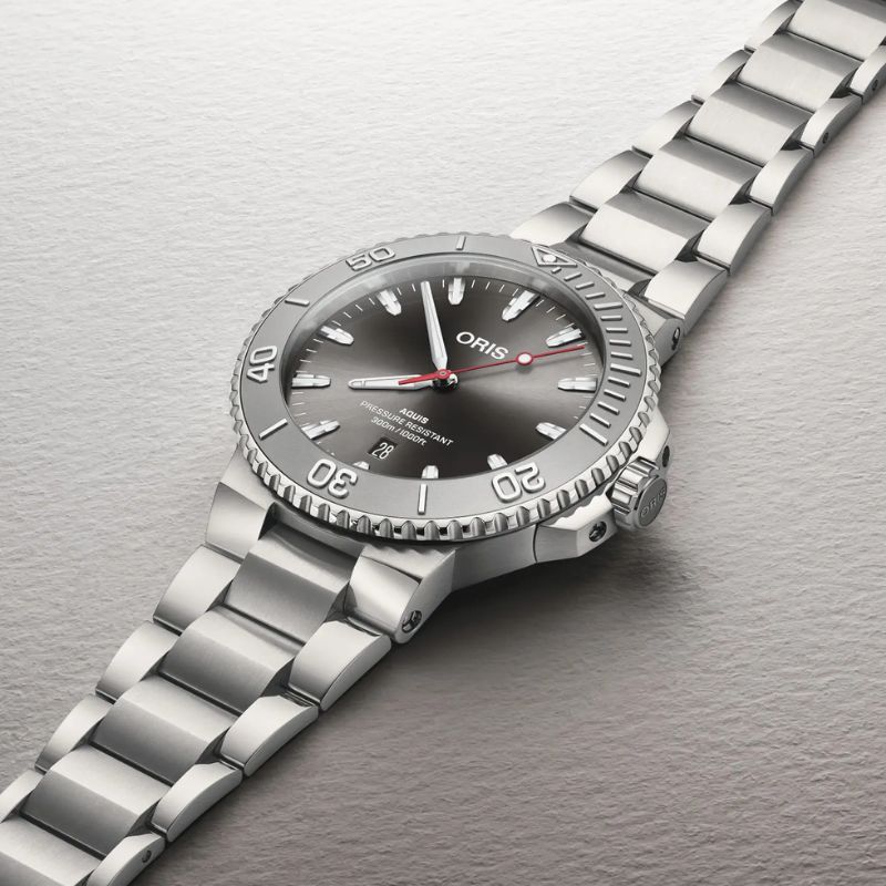 ORIS AQUIS(アクイス) デイト レリーフ 腕時計 43.5mm 733 7789 4153-07 8 23 04PEB