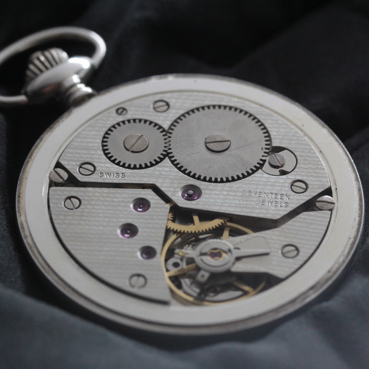 すでに絶版で製造されていない、ティソ銀無垢懐中時計