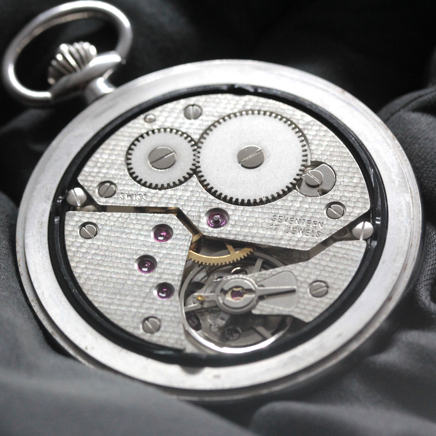 絶版モデルのティソ(TISSOT)/ ヴィンテージウォッチ / シルバーカラー ハンターケース /アラビア数字/ 手巻き式 / 懐中時計 / tissot-1052