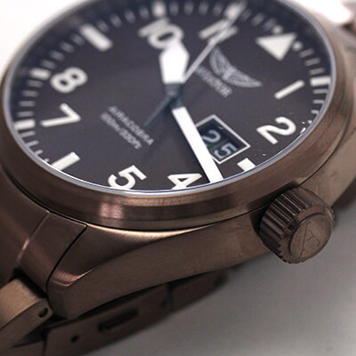 aviator(アビエイター)　スイスブランド　腕時計　パイロットウォッチ　アビエイターエアラコブラp42 AIRACOBRA　ケース厚さ