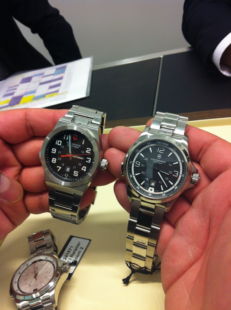 【スプレゼン】 腕時計 ビクトリノックス スイス 8431242943879 Victorinox Alliance Mens Analog
