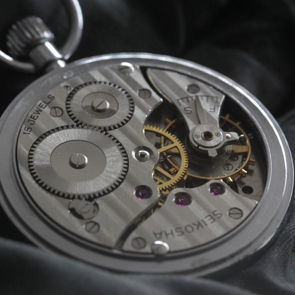 コート・ド・ジュネーブが美しい手巻き式（15石)ムーブメント