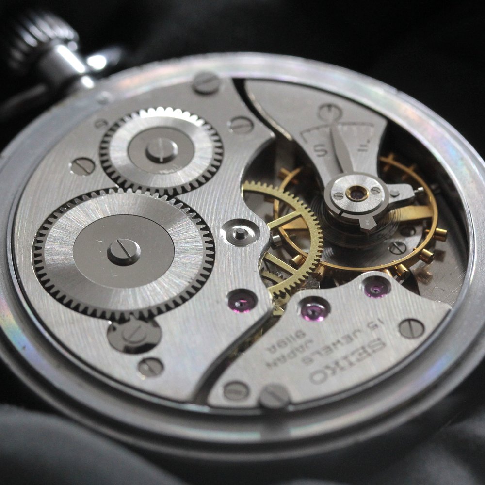 オーバーホール済で、日差30秒以内に調整します 昭和46年の19セイコー鉄道時計/15石/秒針止め機能/絶版時計/19seiko-1318