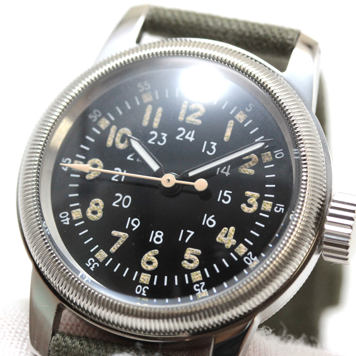 文字盤アップ モントルロロイ ミリタリーウォッチ