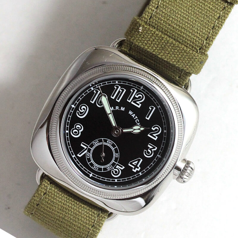 M.R.M.W. (Montre Roroi Militaly Watch/モントルロロイ ミリタリーウォッチ) Cushion watch 黒文字盤 腕時計