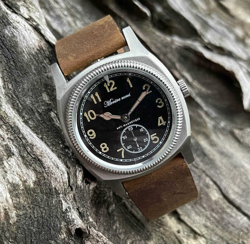 M.R.M.W. Majetek 文字盤ホワイト ミリタリーウォッチ 腕時計 M.R.M.W. (Montre Roroi Military Watch/モントルロロイ
