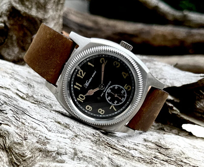 M.R.M.W. (Montre Roroi Militaly Watch/モントルロロイ ミリタリーウォッチ) MAJETEK B. TURTLE 黒文字盤 スモールセコンド 腕時計