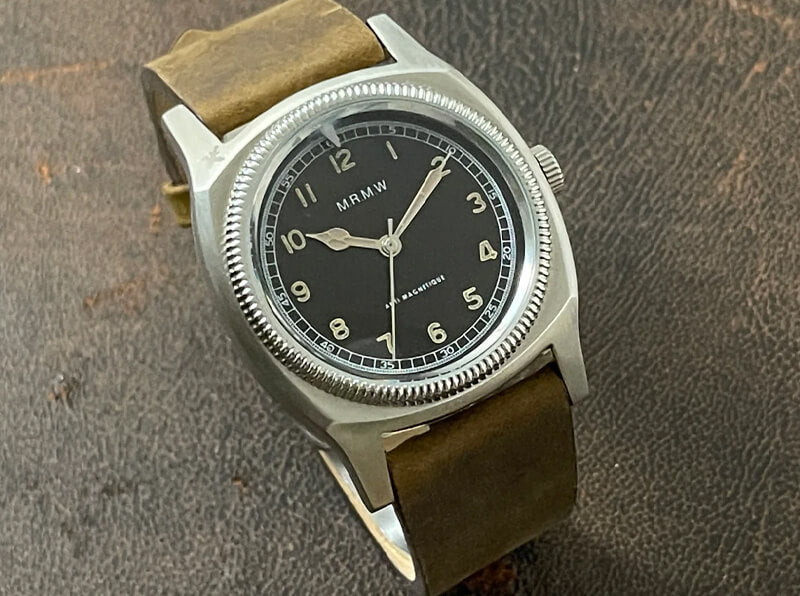 M.R.M.W. (Montre Roroi Military Watch/モントルロロイ ミリタリーウォッチ) MAJETEK B. TURTLE 黒文字盤 腕時計