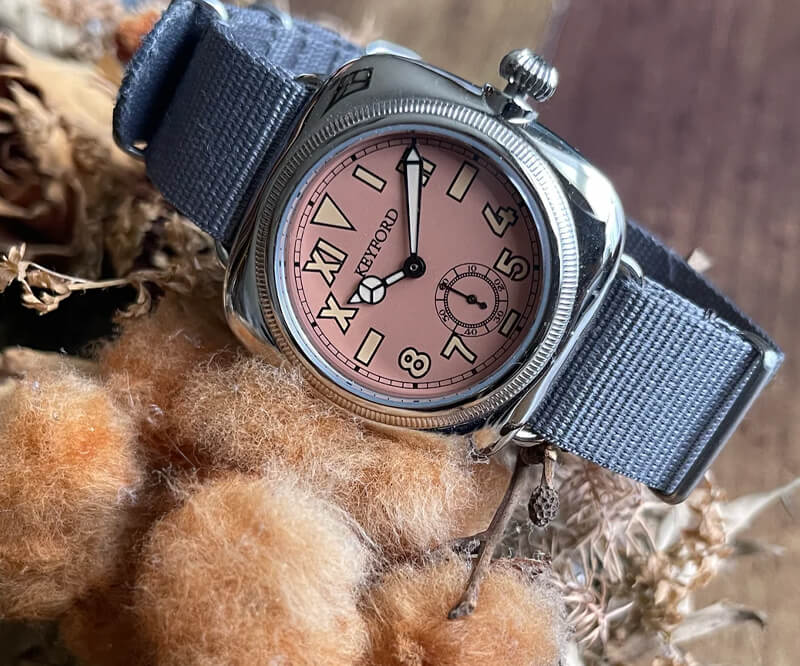 モントルロロイ　クッションウォッチ M.R.M.W. (Montre Roroi Military Watch/モントルロロイ
