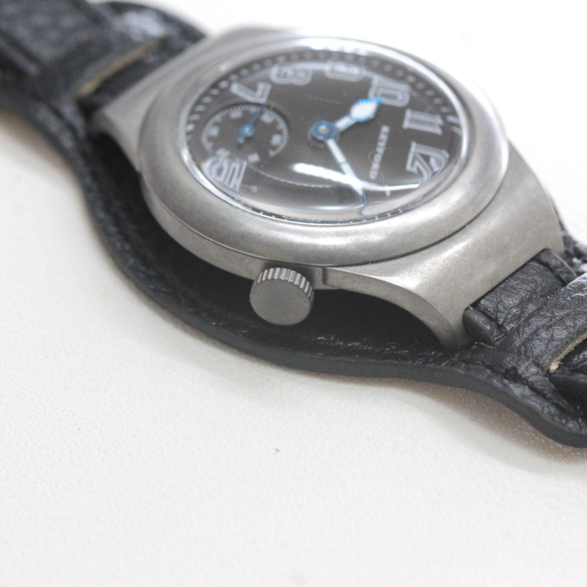 リューズまわり 正美堂時計店撮影 モントルロロイ ミリタリーウォッチ Trench Driver's watch ブラック 221166