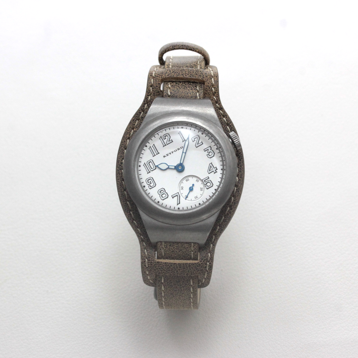正面 正美堂時計店撮影 モントルロロイ ミリタリーウォッチ Trench Driver's watch ホワイト 221167