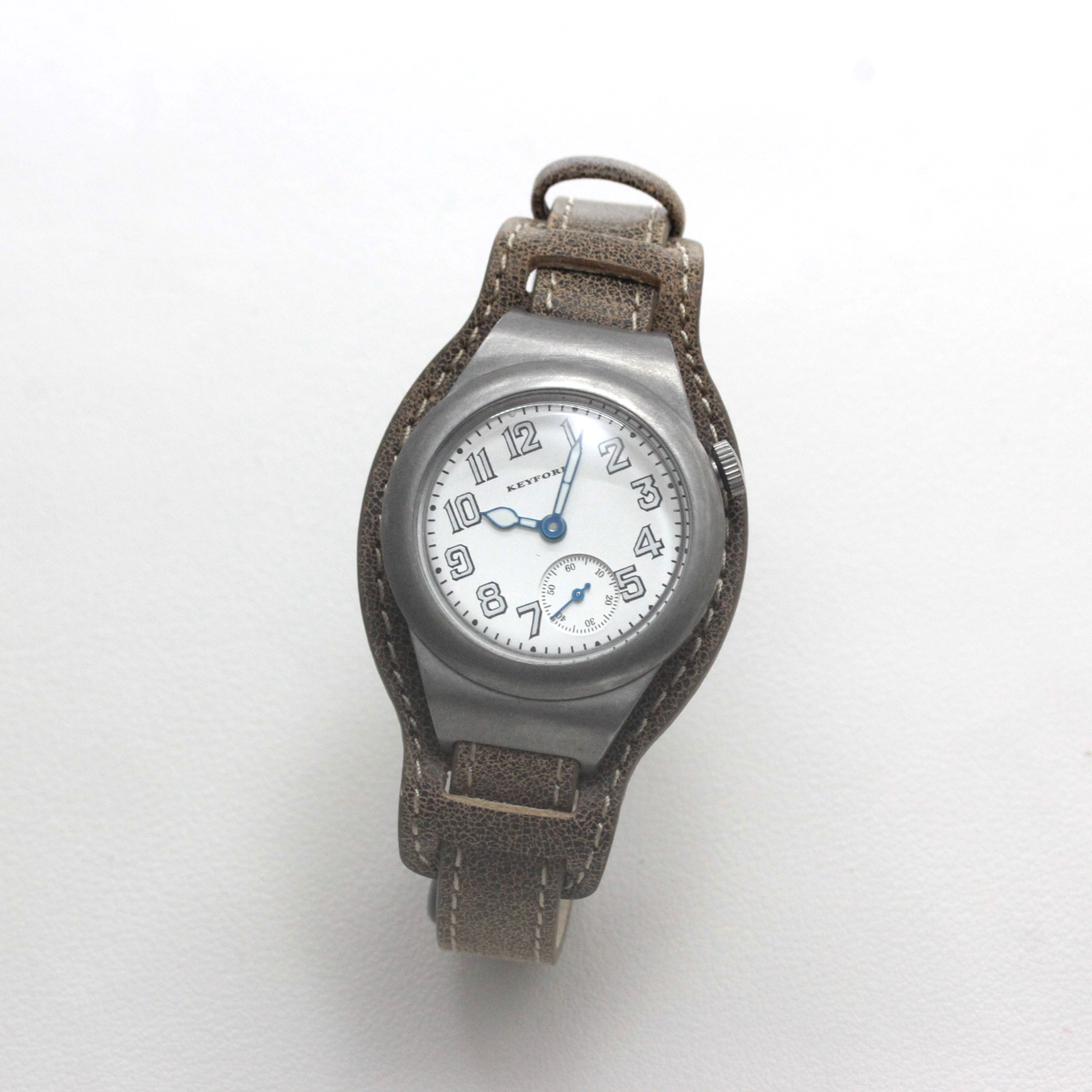 正面 正美堂時計店撮影 モントルロロイ ミリタリーウォッチ Trench Driver's watch ホワイト 221167