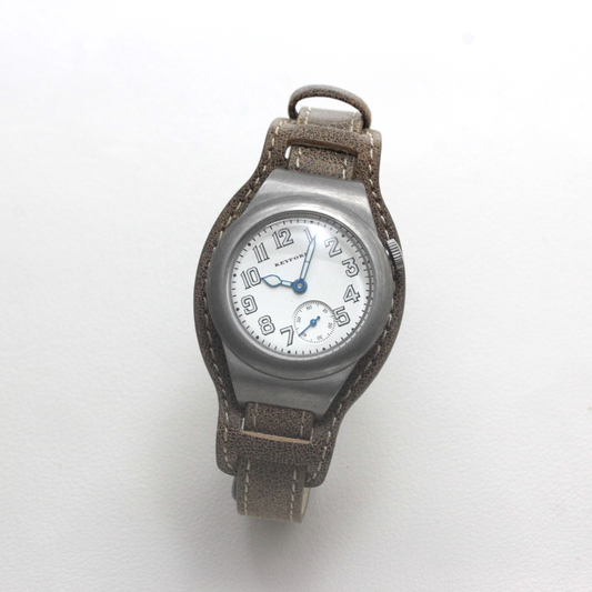 正面 正美堂時計店撮影 モントルロロイ ミリタリーウォッチ Trench Driver's watch ホワイト 221167
