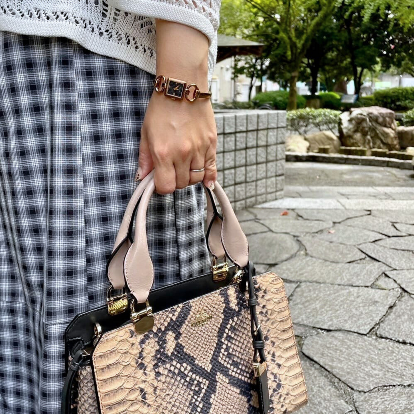 女性スタッフ着画