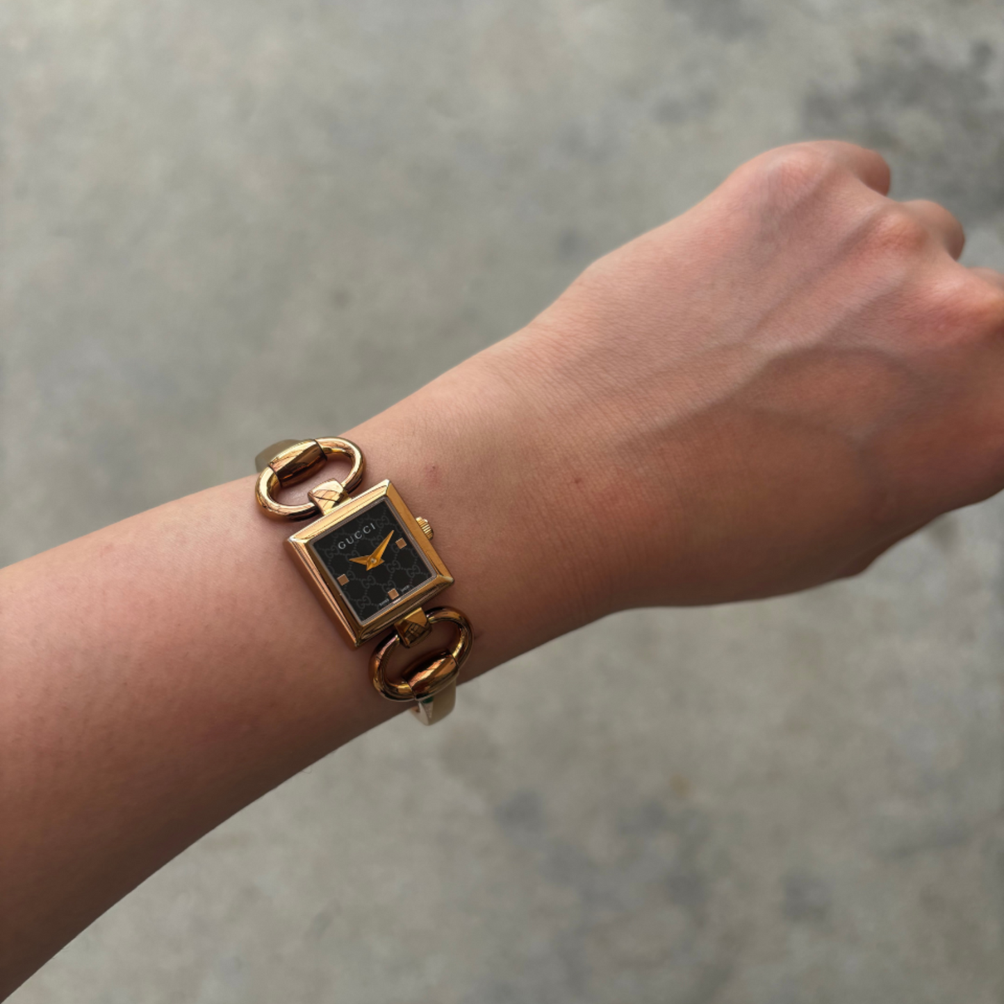 GUCCI / グッチ /トルナヴォーニ YA120521 / バングルウォッチ GUCCI / グッチ /トルナヴォーニ YA120521 / バングルウォッチ