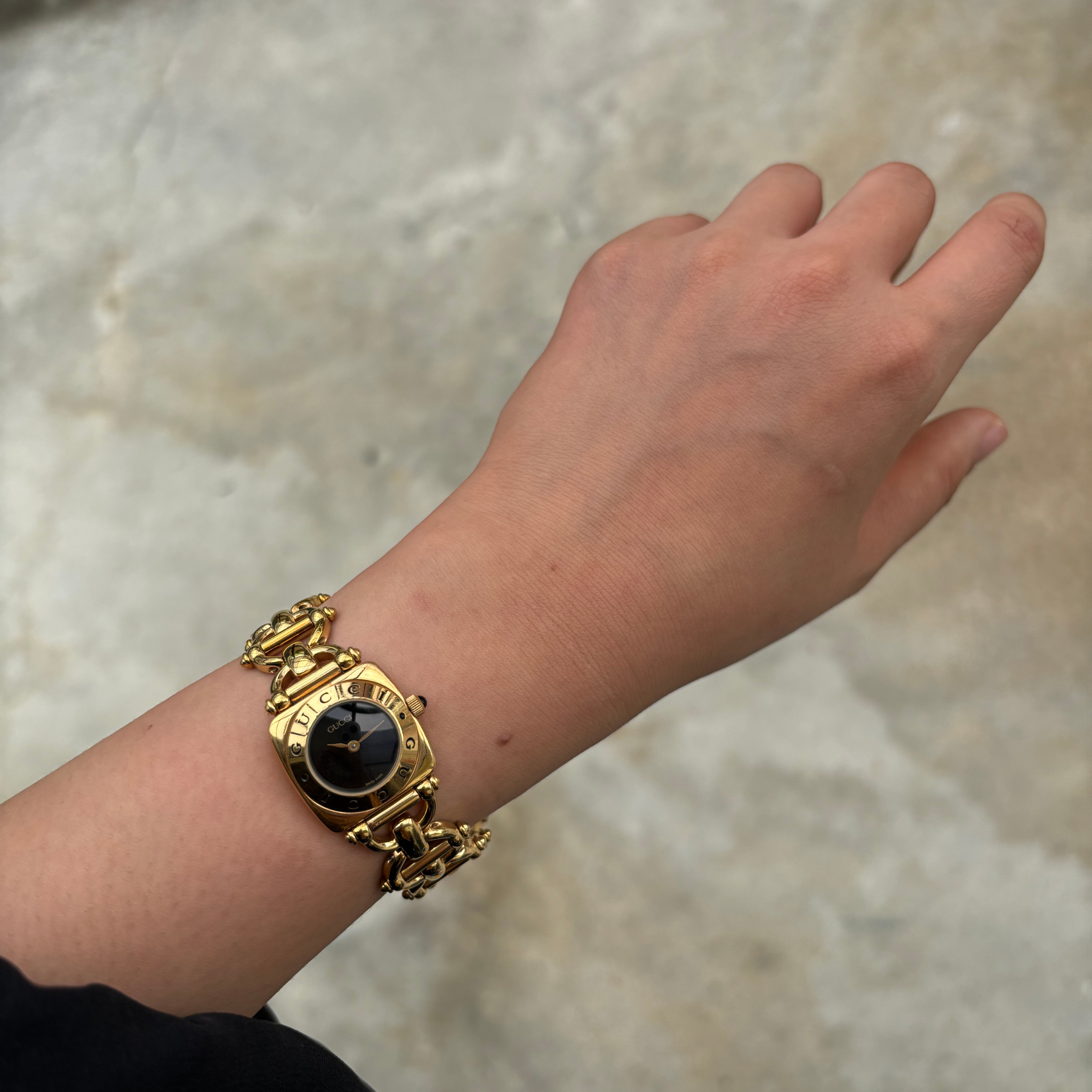 GUCCI GUCCI レディース腕時計 6400L クォーツ 電池交換済み グッチ