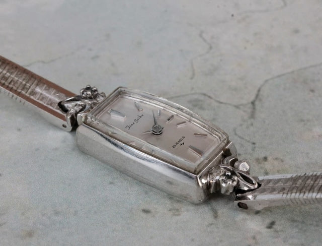 687【美品】SEIKO 時計　ヴィンテージウォッチ　レディース　手巻き　希少 687【美品】SEIKO 時計 ヴィンテージウォッチ レディース 手巻き