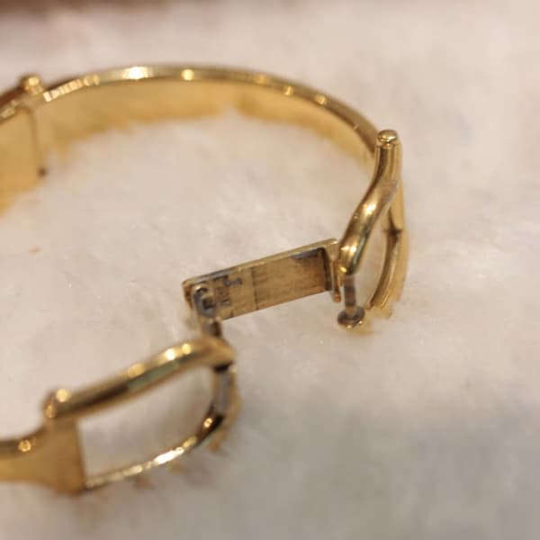 GUCCI グッチ 1500 ゴールド 黒文字盤 腕時計 クォーツ バングル GUCCI / グッチ / ヴィンテージ ウォッチ / 1500L / 黒文字盤