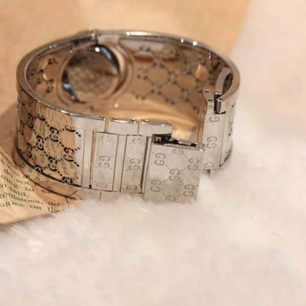 【稼働】GUCCI バングルウォッチ クォーツ 腕時計 シルバー 美品 GUCCI グッチ 1500L クォーツ バングルウォッチの買取実績