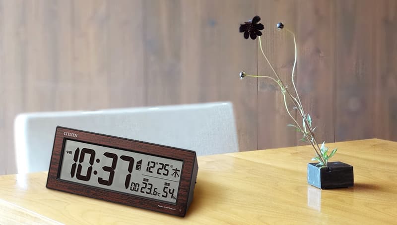 CITIZEN 置時計 8RZ1956-023 木目調 シチズン CITIZEN 電波 温度・湿度付き目覚まし時計 8RZ195-023 – 正美