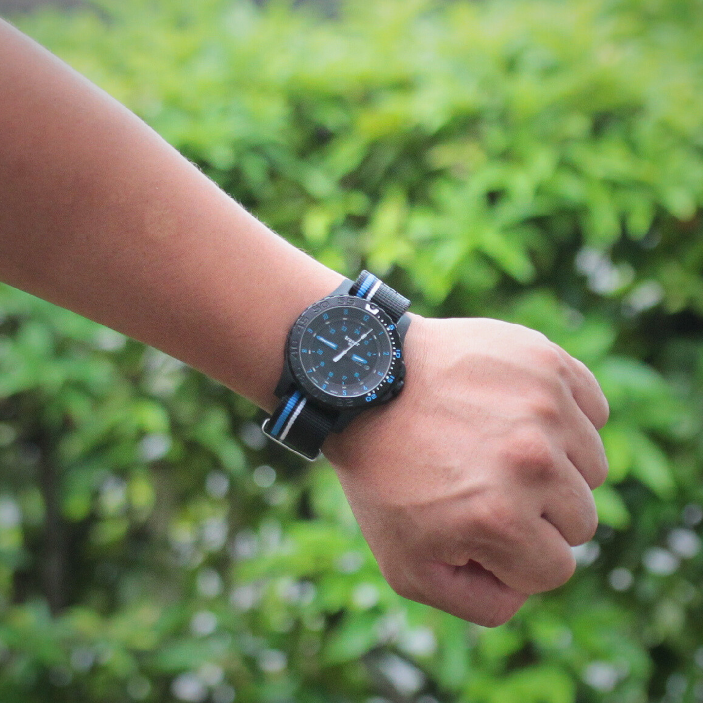 正美堂男性スタッフ着用イメージ　トレーサー/TRASER/H3/タイプ6ＭＩＬ-Ｇ ブルーインフィニティ　9031563/腕時計