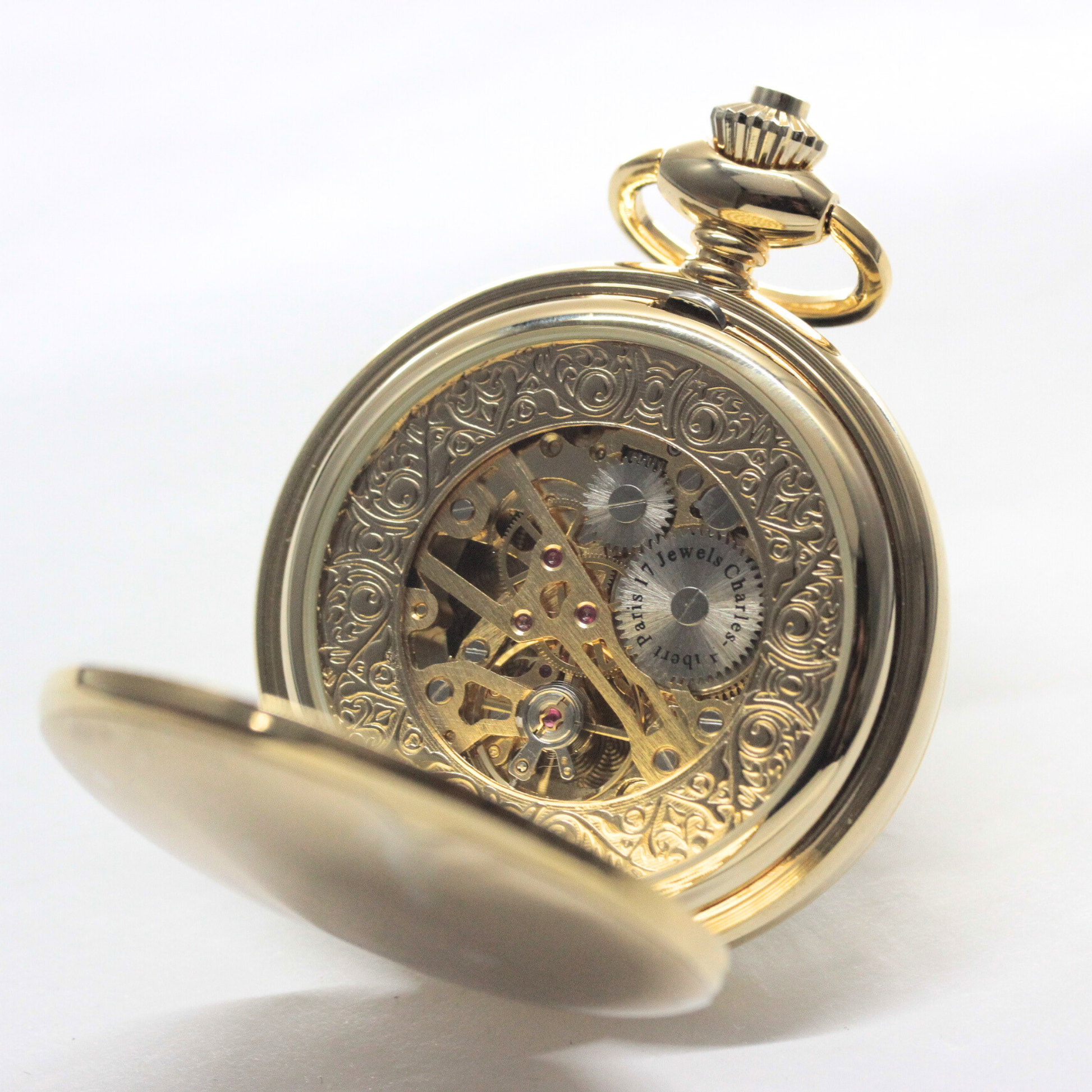 裏面の蓋をあけると17石のムーブメントを見ることができます