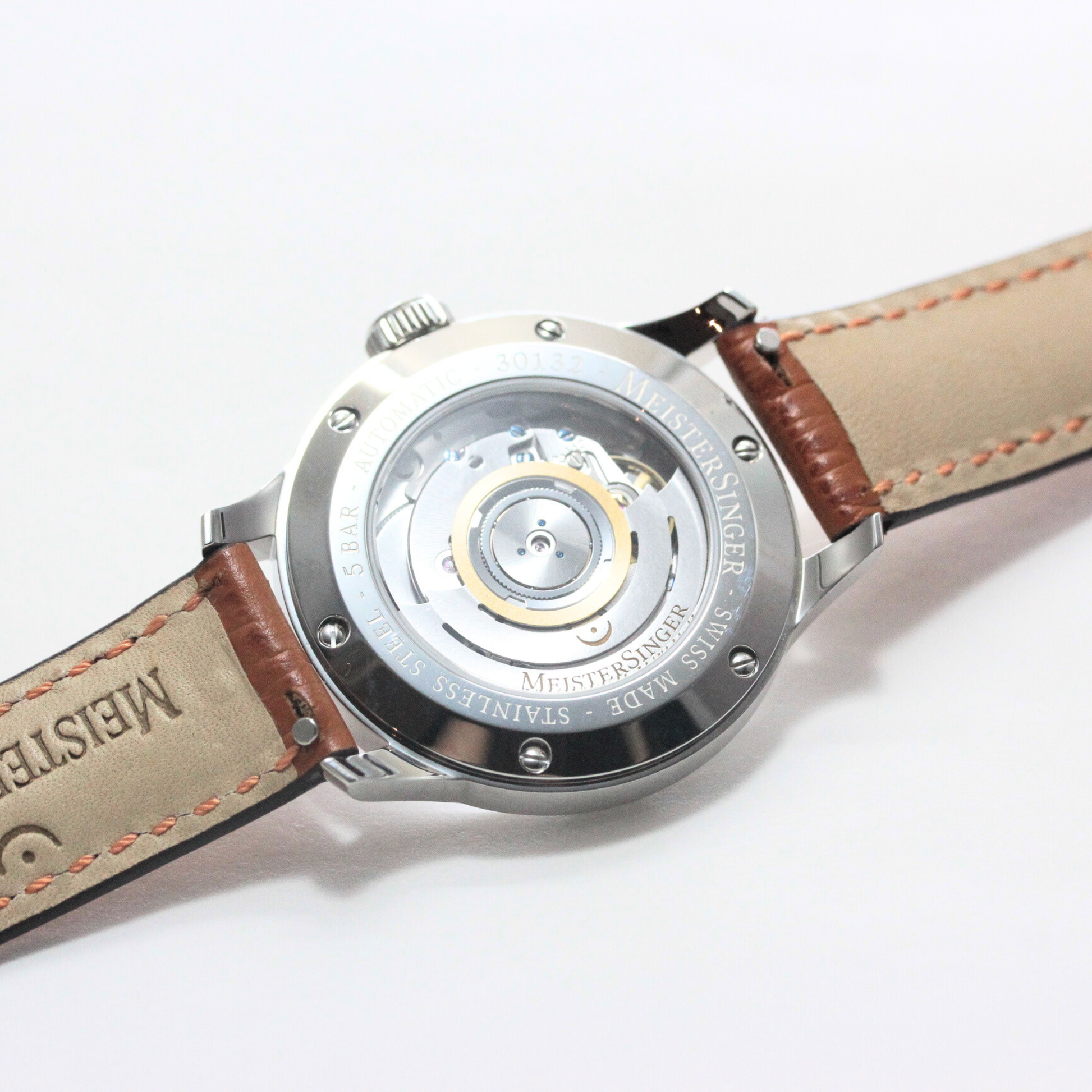 自動巻きムーブメントを搭載