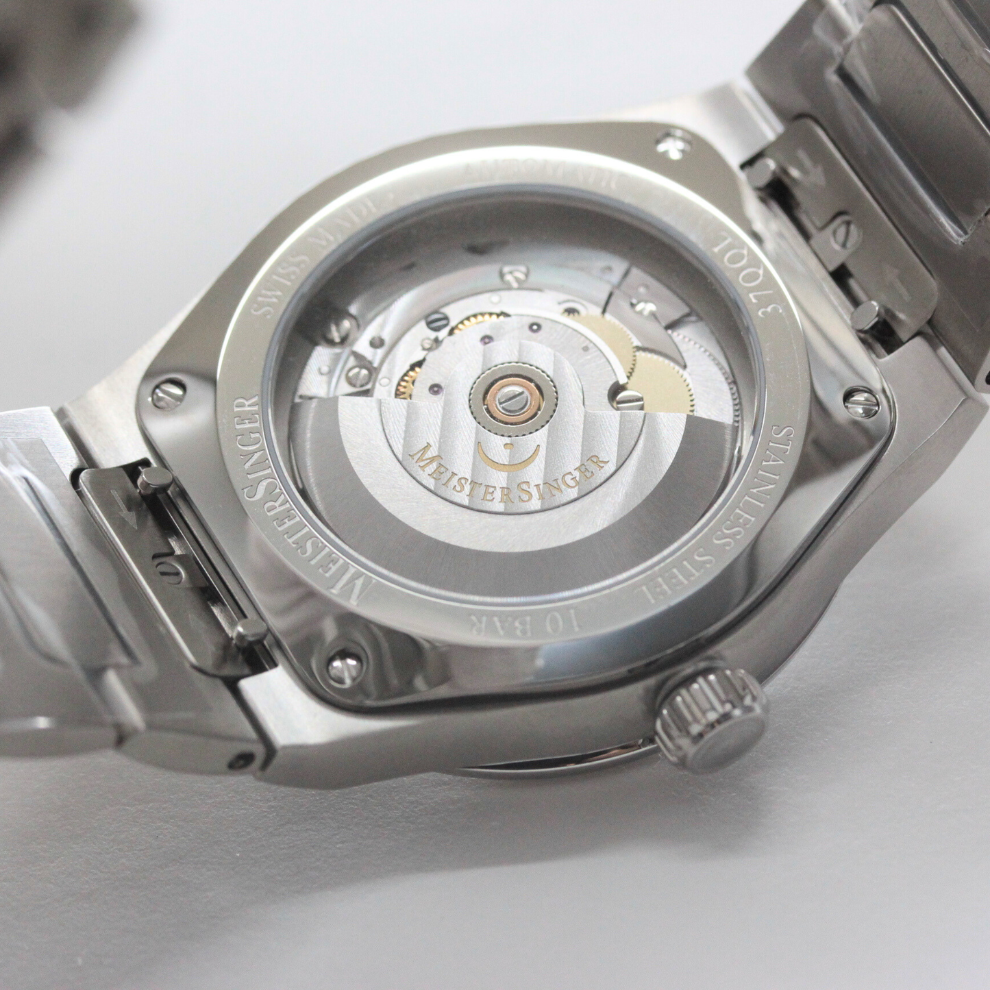 自動巻きムーブメントを搭載