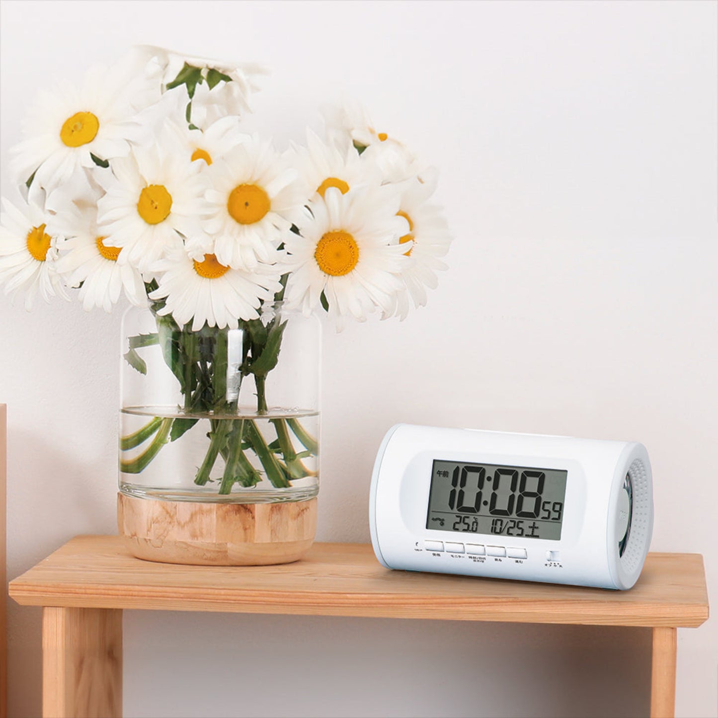 セイコー 大音量 ホワイト 目覚まし時計NR540W 使用イメージ