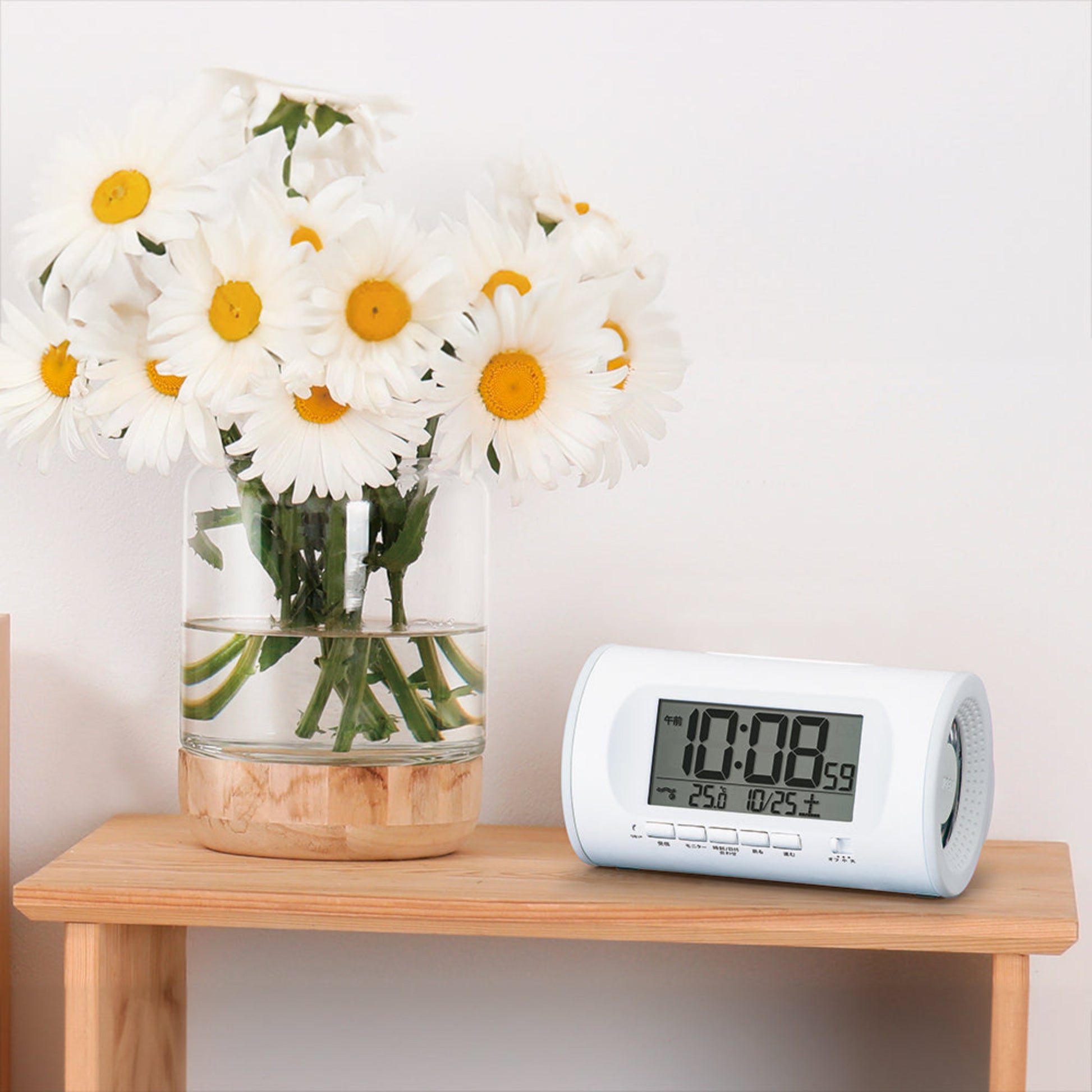セイコー 大音量 ホワイト 目覚まし時計NR540W 使用イメージ