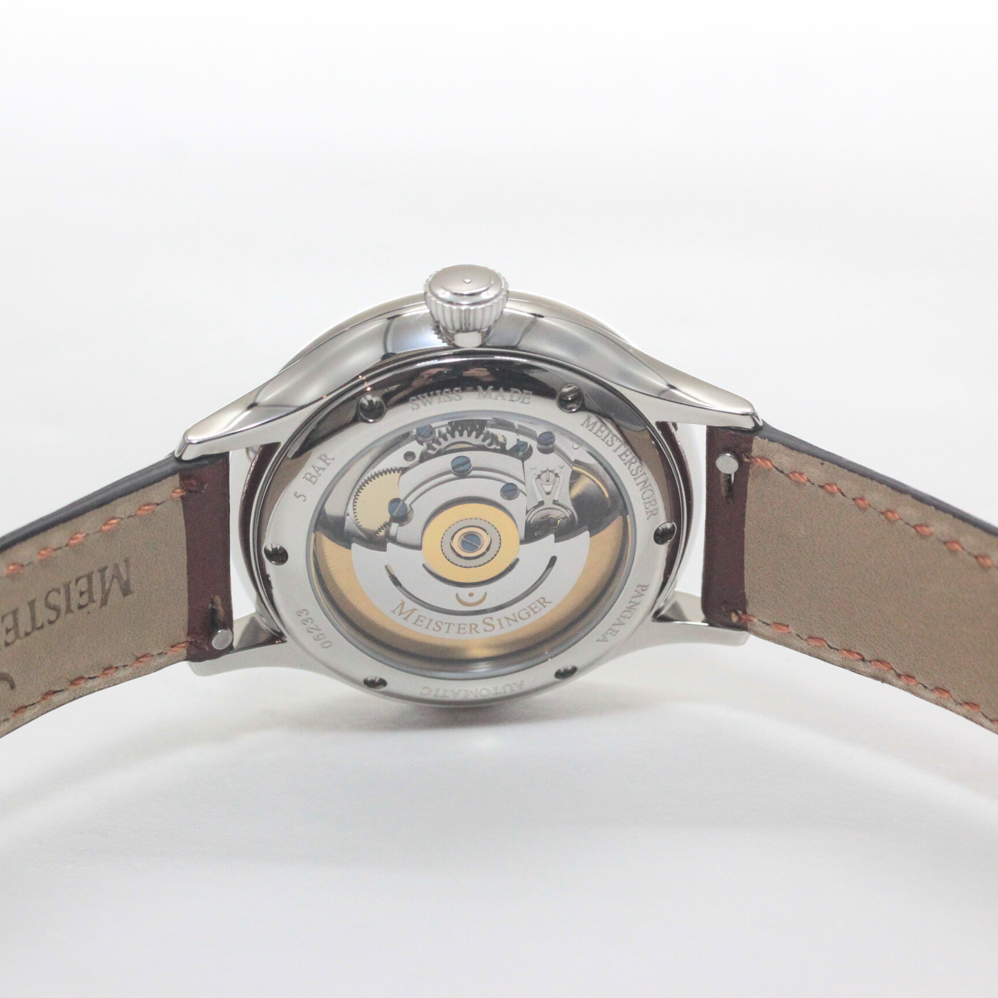 デイ＆デイトを備えたスイス製自動巻きムーブメント