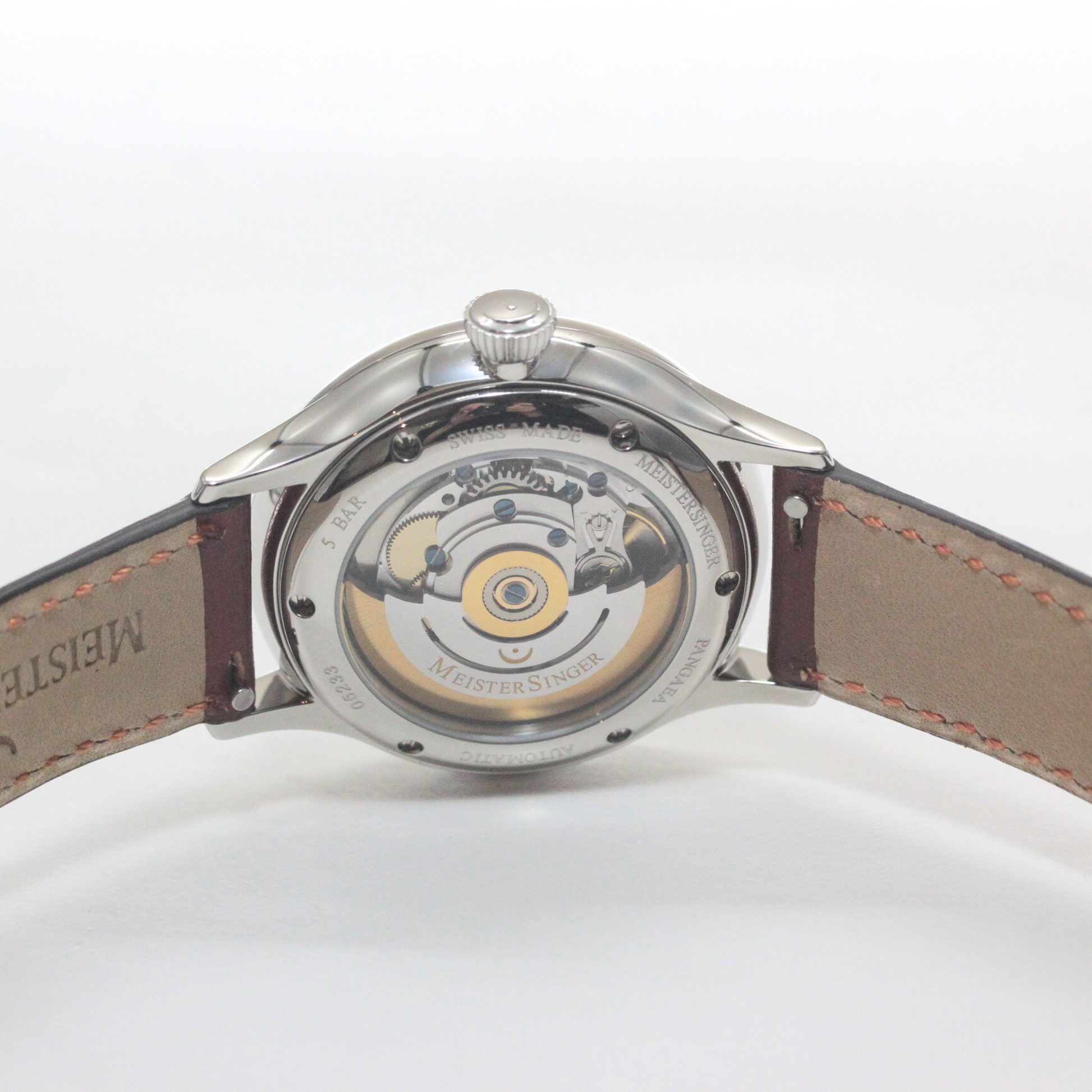 デイ＆デイトを備えたスイス製自動巻きムーブメント