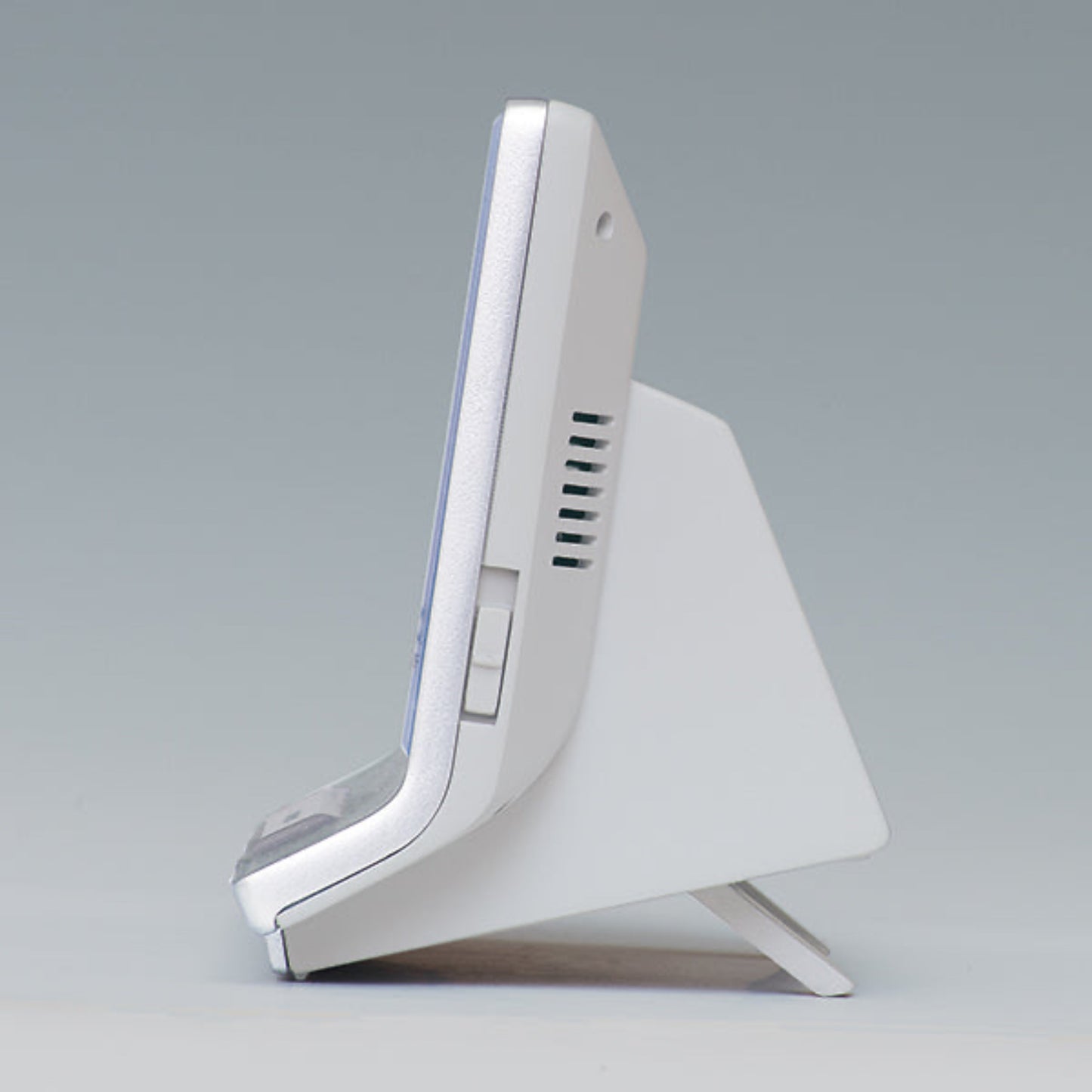 SEIKO SQ322S  電波目覚まし時計 スタンド使用例