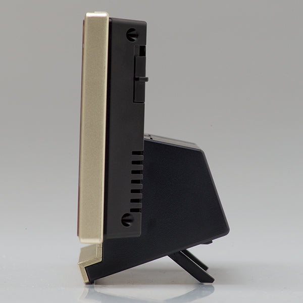 セイコー 木目調 電波目覚まし時計　SQ325B　側面 スタンド使用時