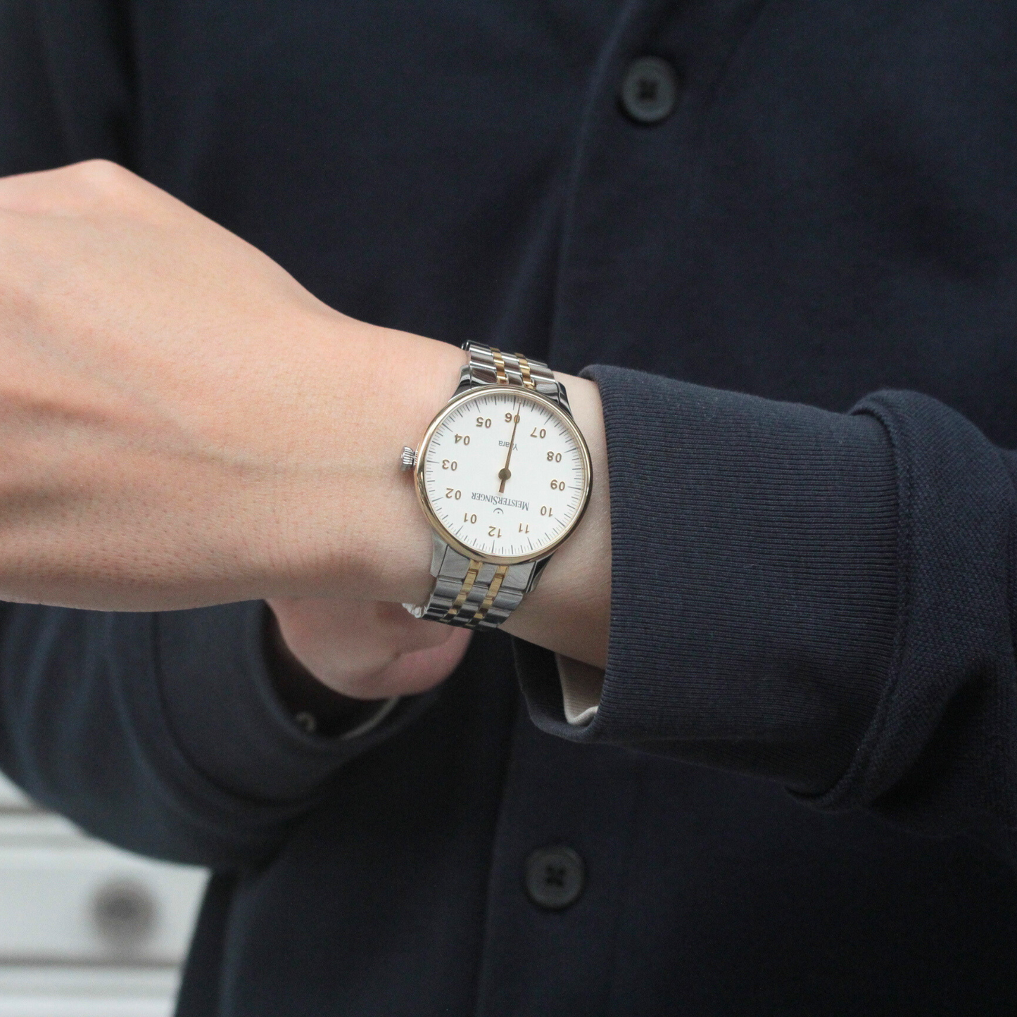 MeisterSinger Yaara 自动腕表，白色表盘配金色表壳，YA901G