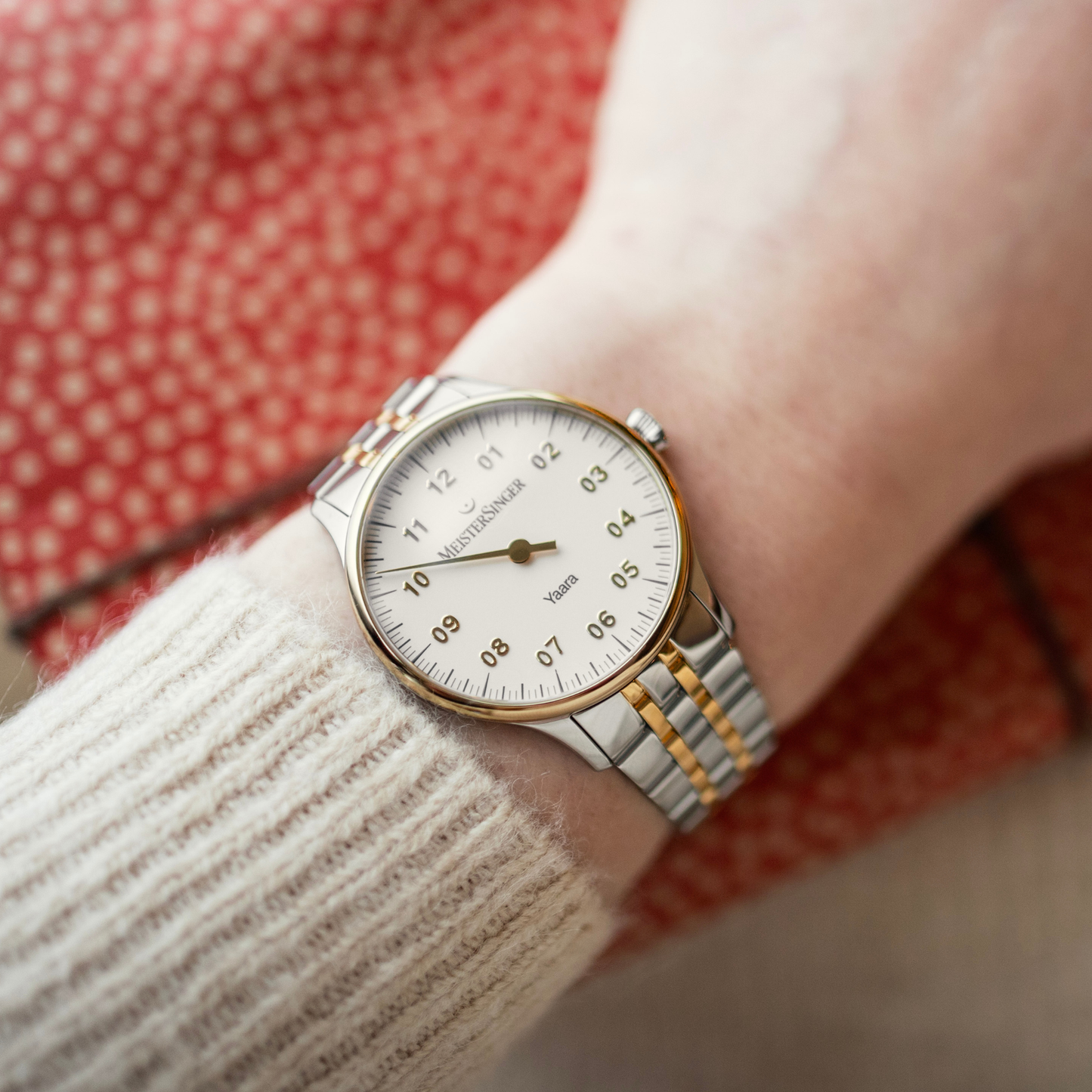 MeisterSinger Yaara 自动腕表，白色表盘配金色表壳，YA901G