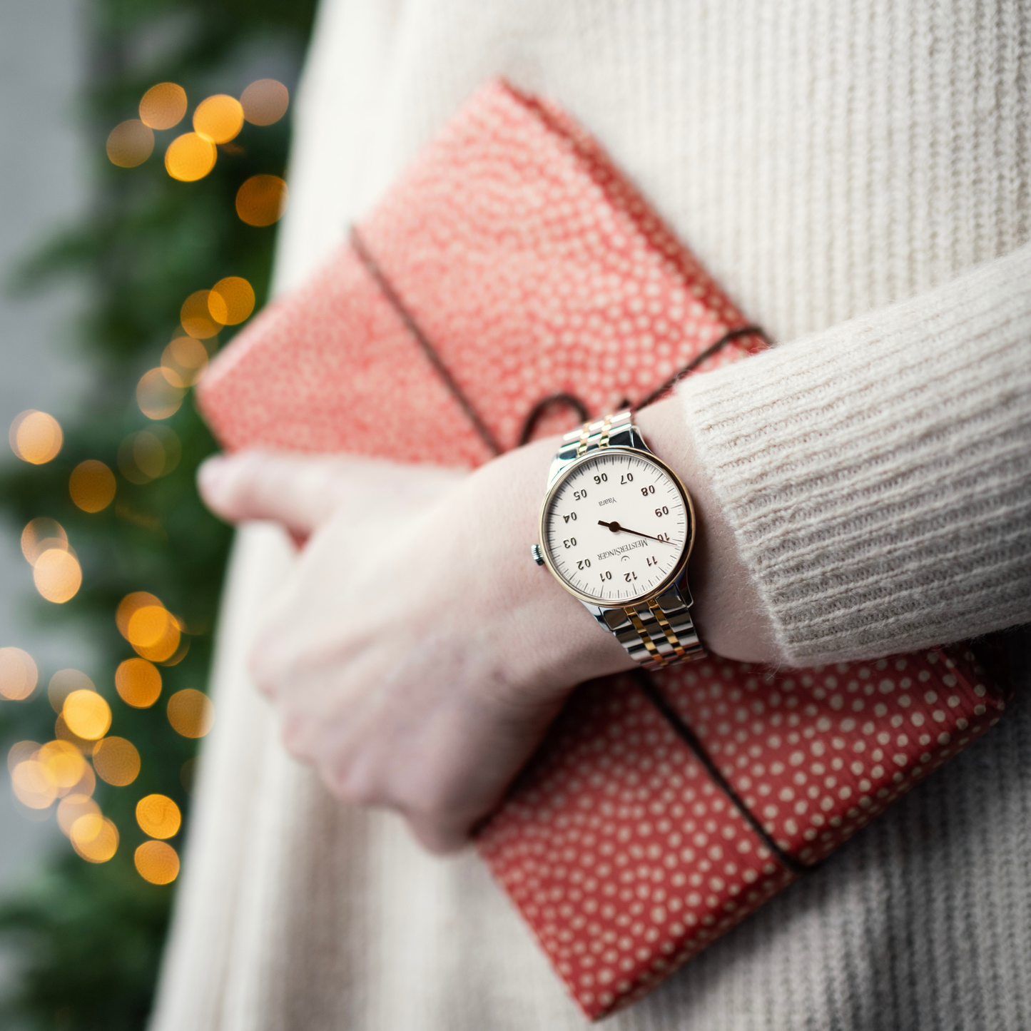 MeisterSinger Yaara 自动腕表，白色表盘配金色表壳，YA901G