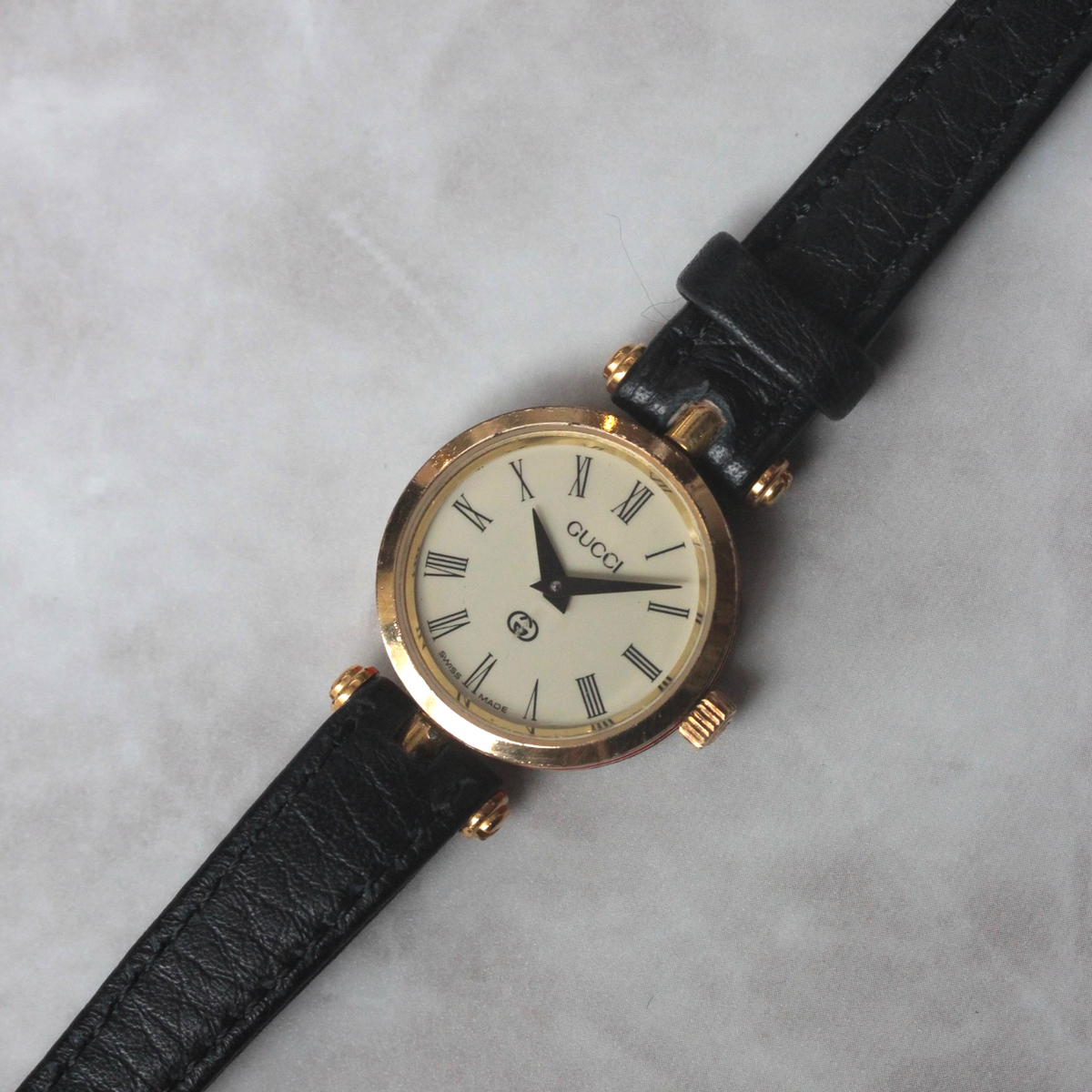 正面 グッチのヴィンテージ腕時計 gucci-05-10
