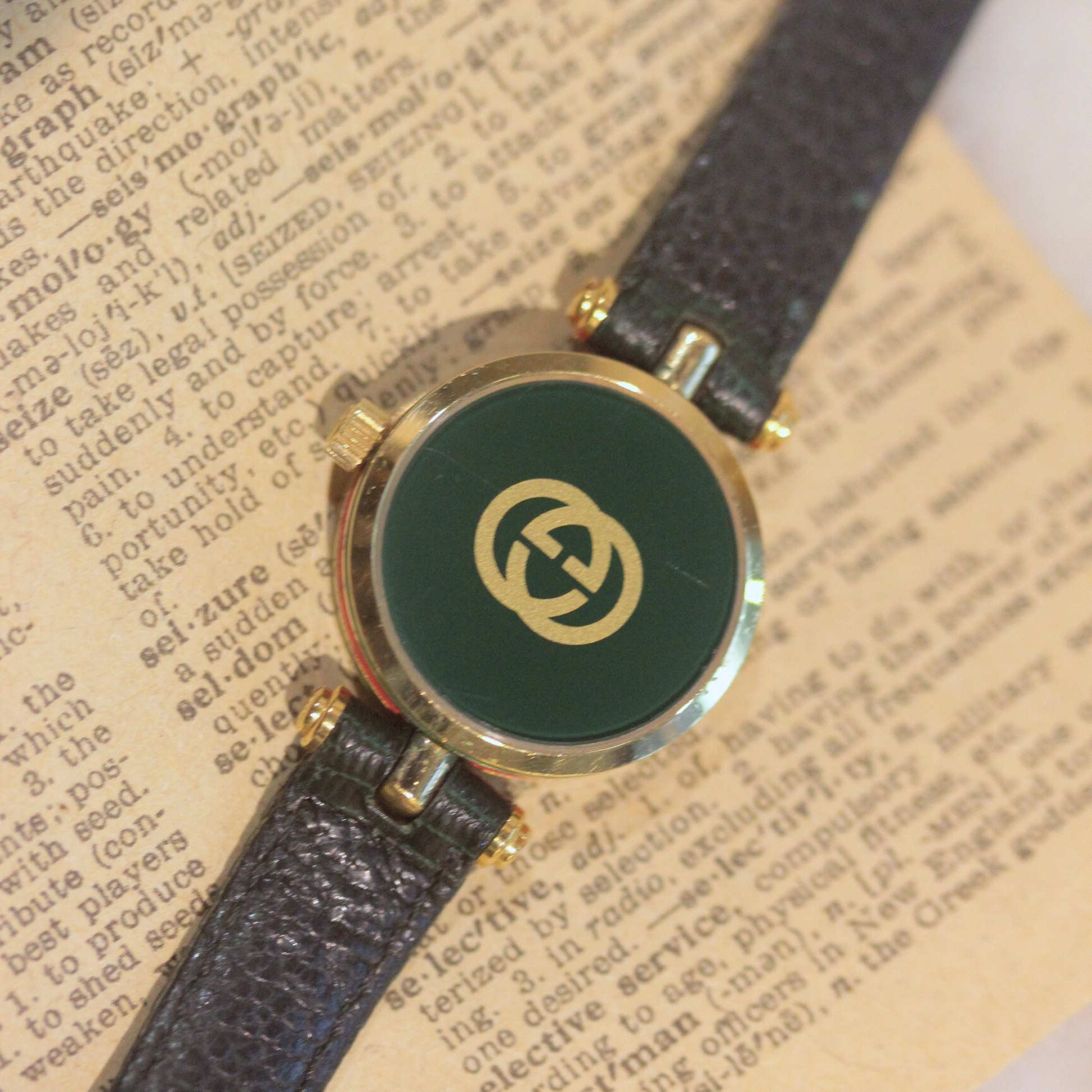 裏蓋にもGGロゴが存在します。