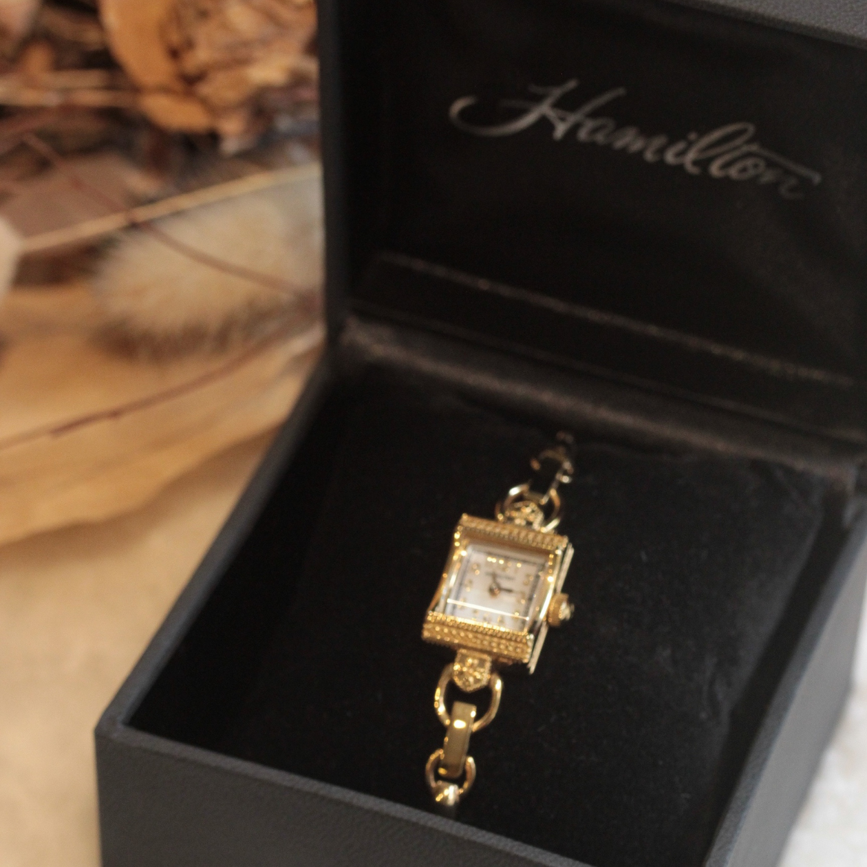 専用の化粧箱でお届けします