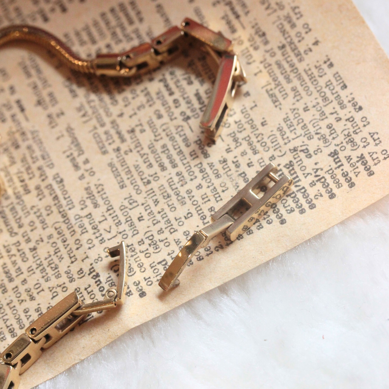 ベルトのコマは自分でも簡単に着脱が可能。