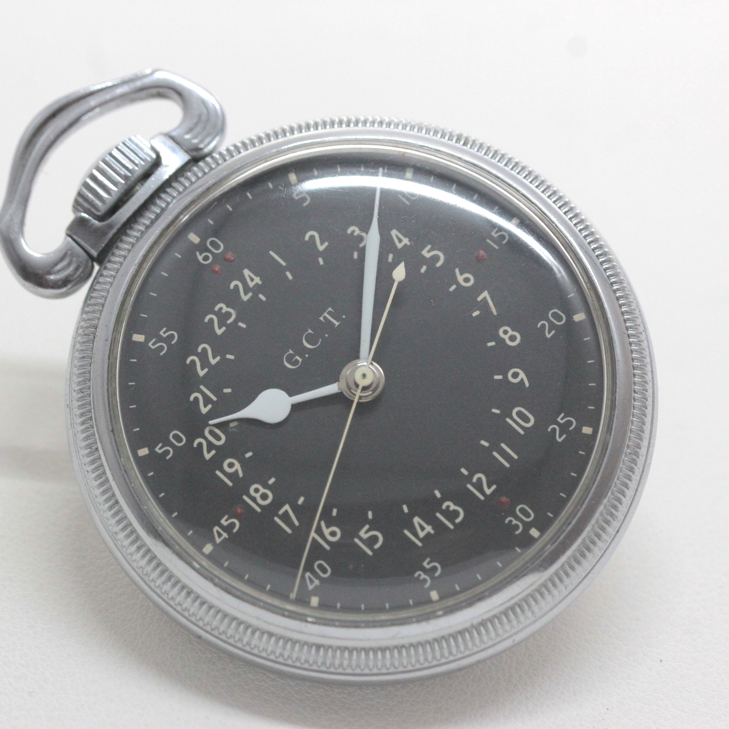 秒針止機能であるハック機能が備わってます