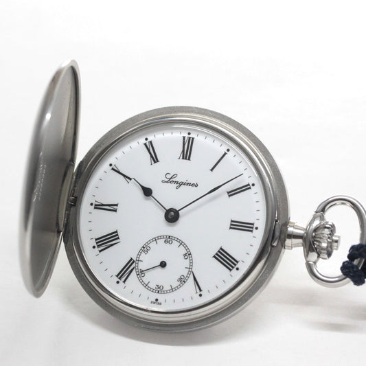 The longines hunter case pocket watch/longines-153, a discontinued model that was awarded as the main prize for the Akutagawa and Naoki Prizes.