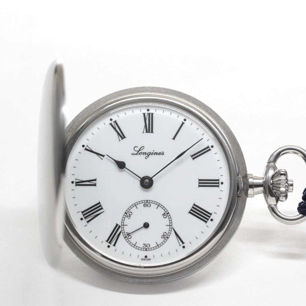 The longines hunter case pocket watch/longines-153, a discontinued model that was awarded as the main prize for the Akutagawa and Naoki Prizes.