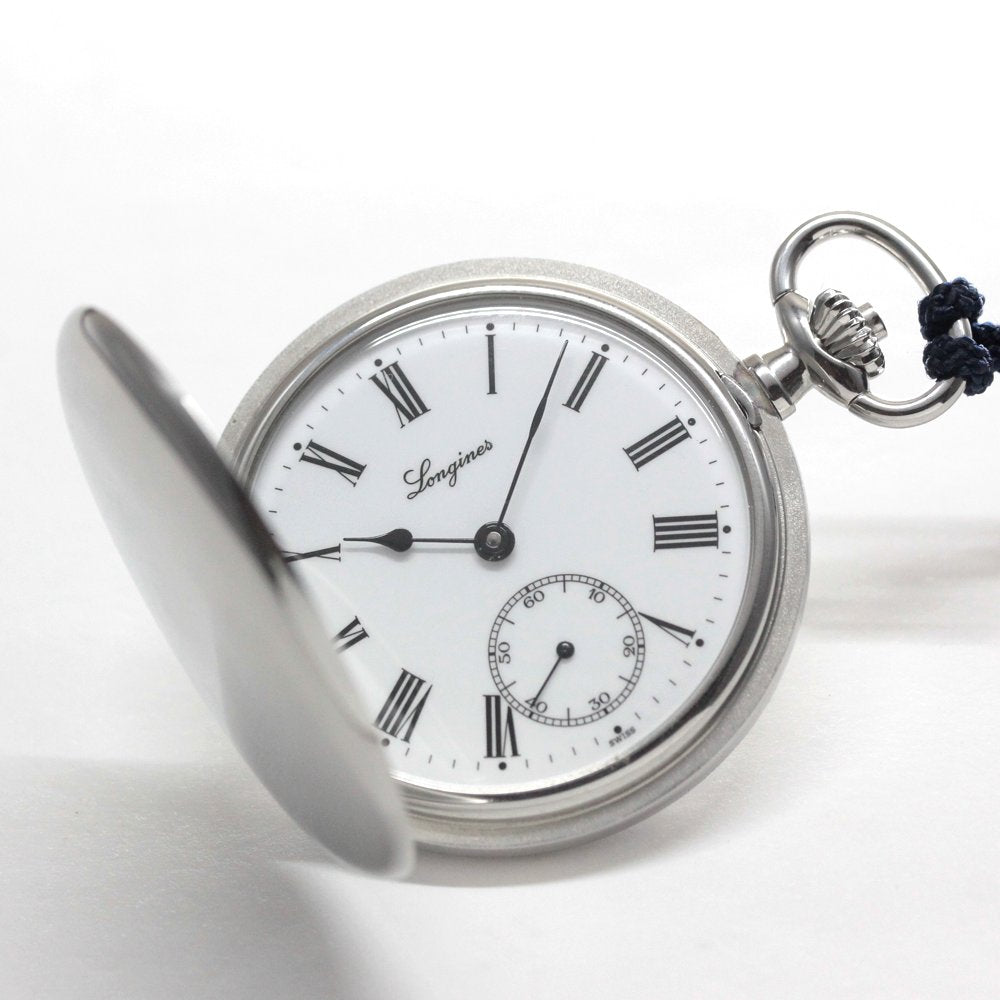The longines hunter case pocket watch/longines-153, a discontinued model that was awarded as the main prize for the Akutagawa and Naoki Prizes.